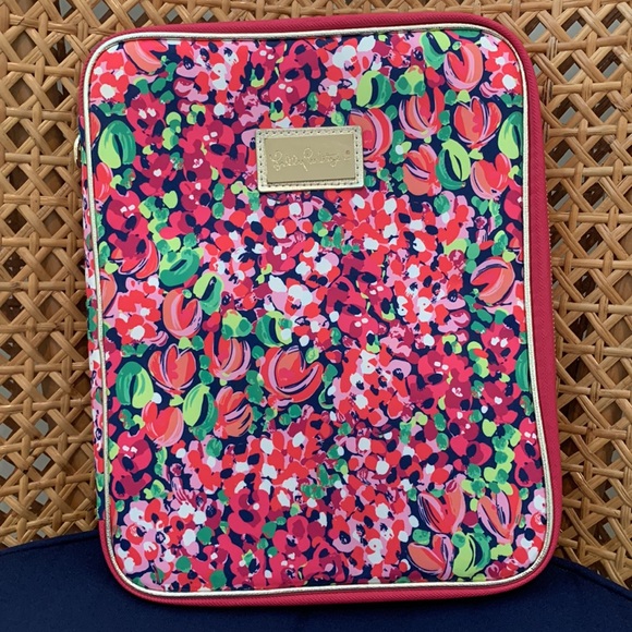 Lilly Pulitzer Agenda Folio w/pockets & zip closure - Picture 2 of 5